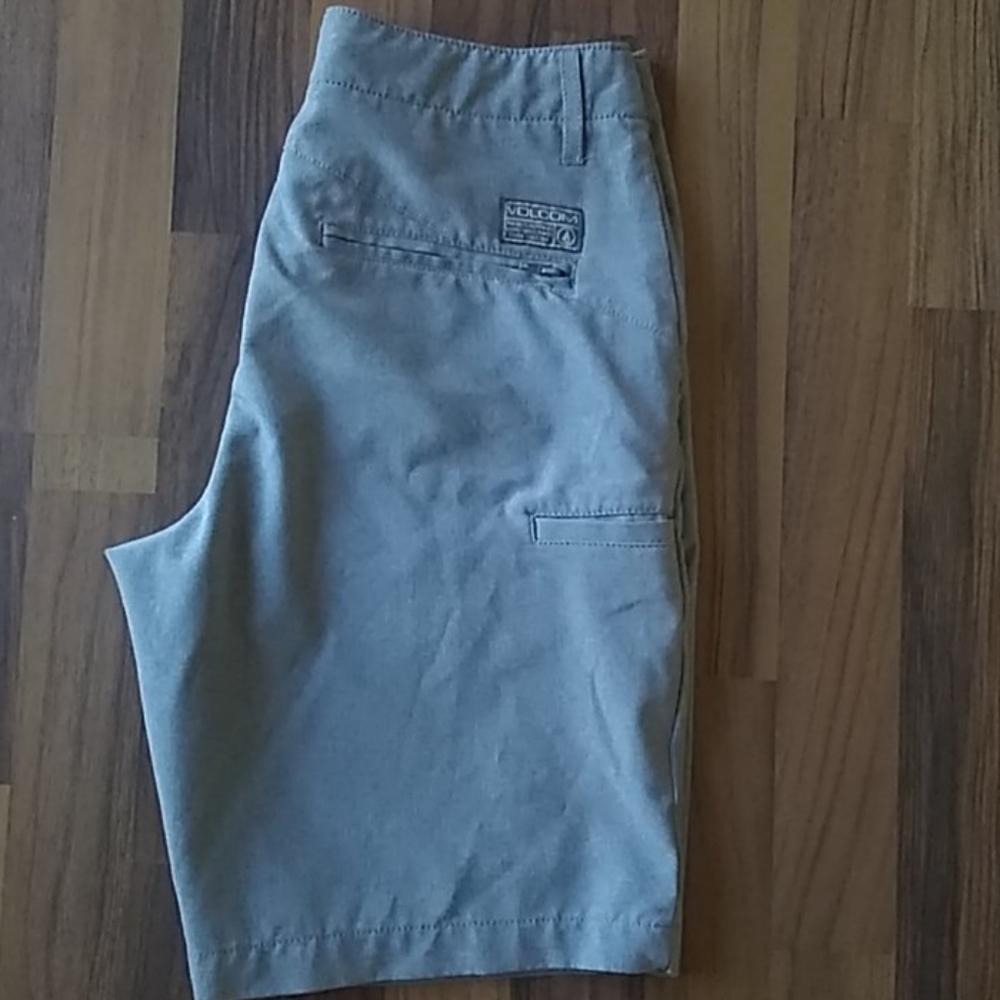 VOLCOM SHORTS - Picture 4 of 9